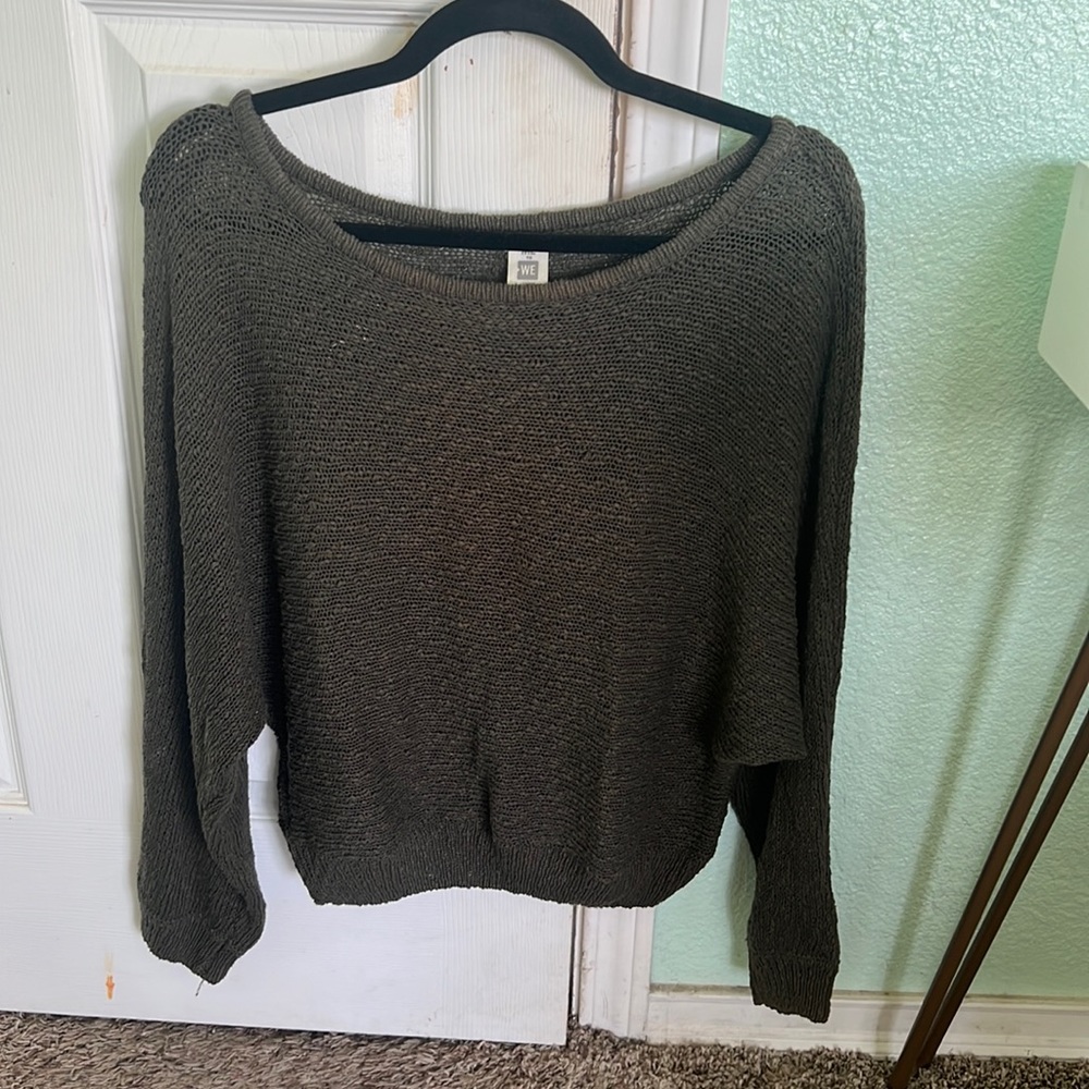 Selling a light weight, green sweater. Size is S but slightly oversized.